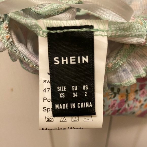 Shein cropped floral tank top- XS - Picture 3 of 4